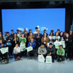 Figueroa entregó becas a deportistas neuquinos de mediano y alto rendimiento