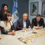 Provincia entregó la escritura definitiva a la firma Grupo Sur SRL